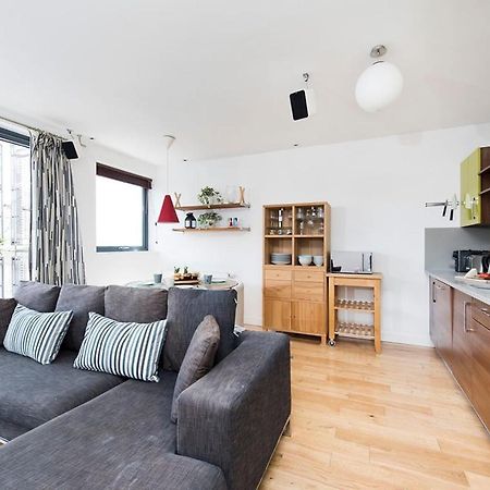 Stylish 2 Bedroom Flat With Balcony In London Bagian luar foto