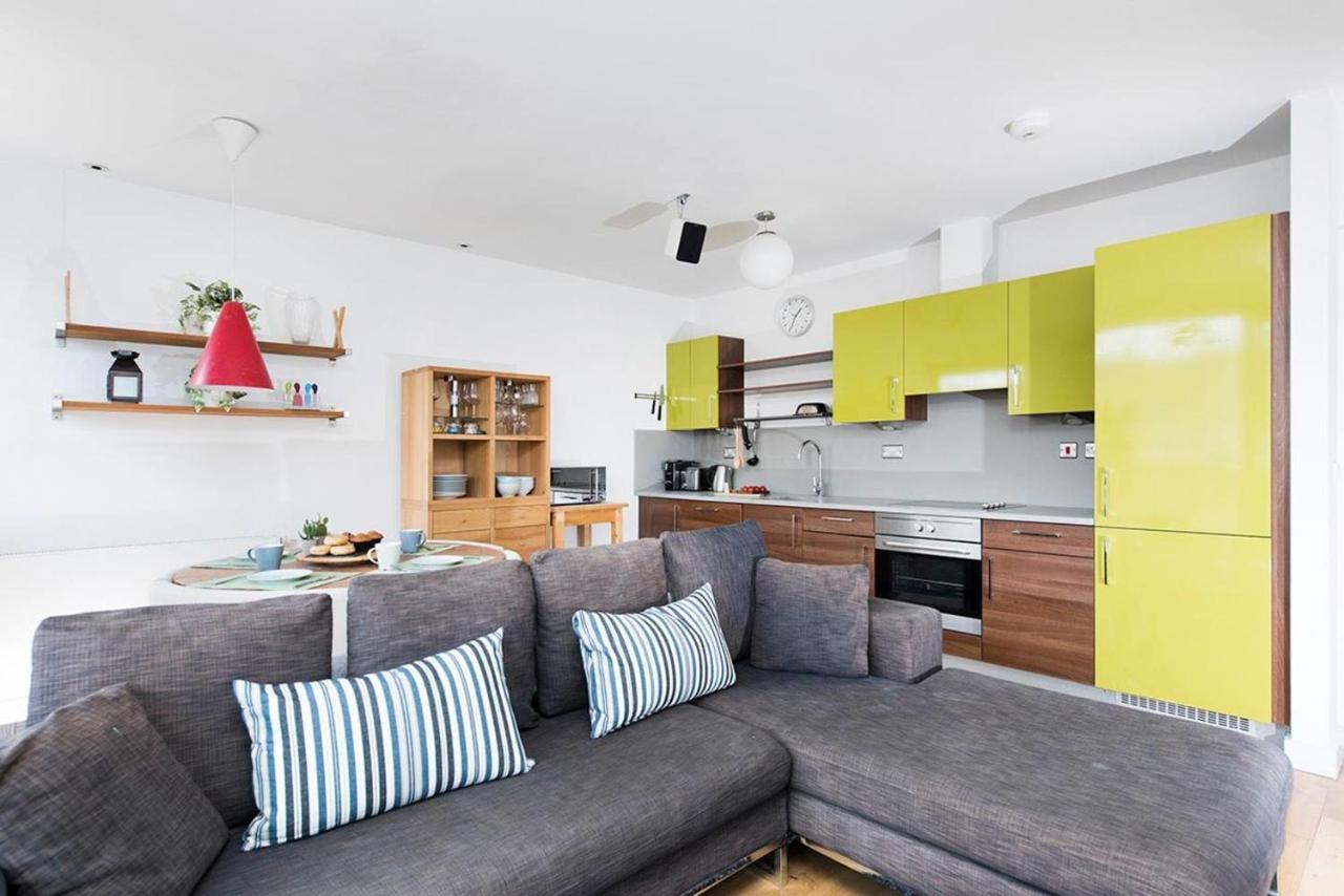 Stylish 2 Bedroom Flat With Balcony In London Bagian luar foto