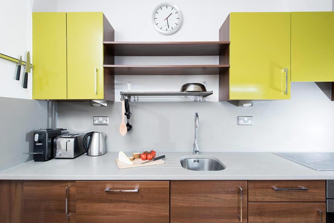 Stylish 2 Bedroom Flat With Balcony In London Bagian luar foto