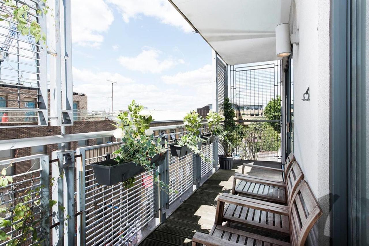 Stylish 2 Bedroom Flat With Balcony In London Bagian luar foto