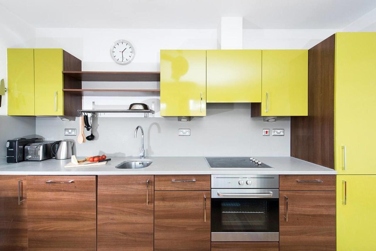 Stylish 2 Bedroom Flat With Balcony In London Bagian luar foto