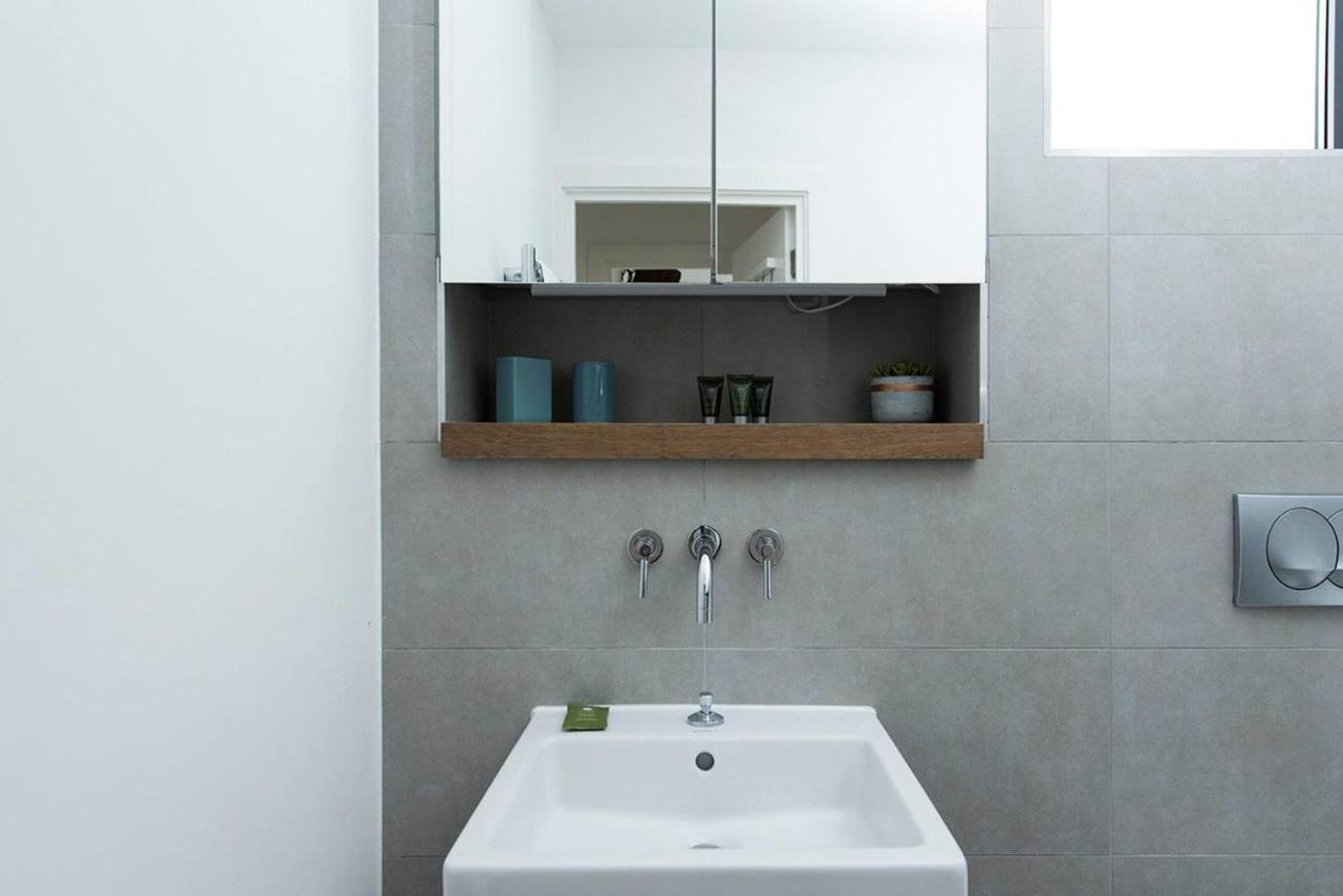 Stylish 2 Bedroom Flat With Balcony In London Bagian luar foto