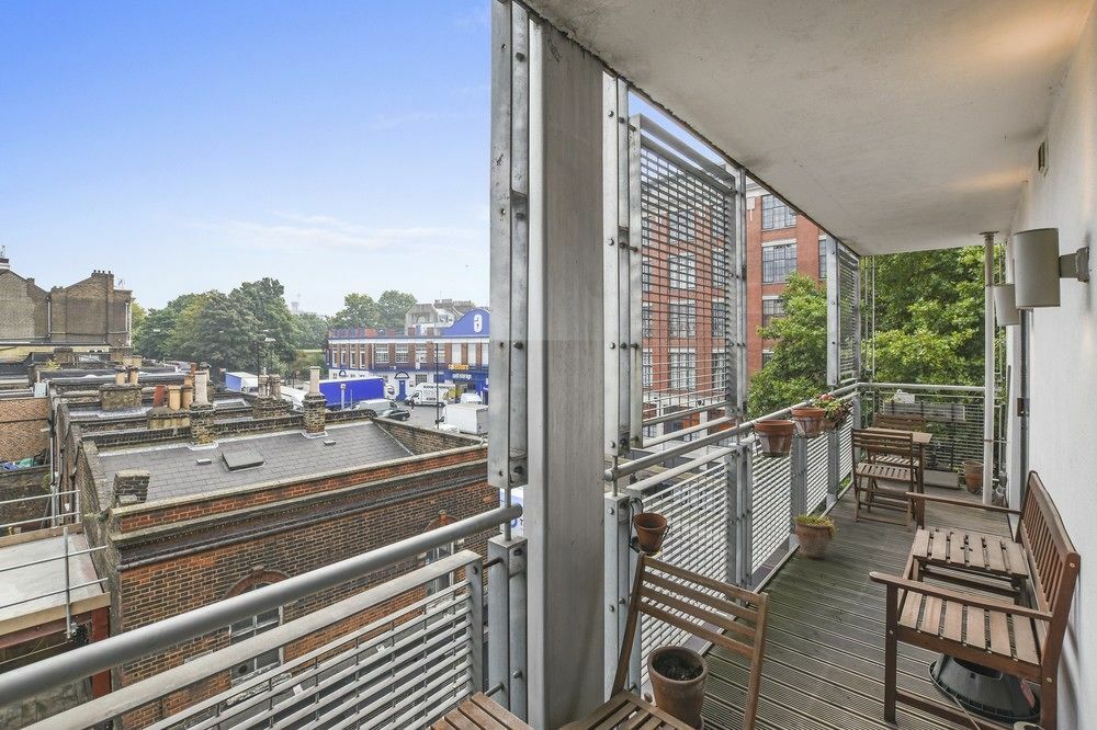 Stylish 2 Bedroom Flat With Balcony In London Bagian luar foto