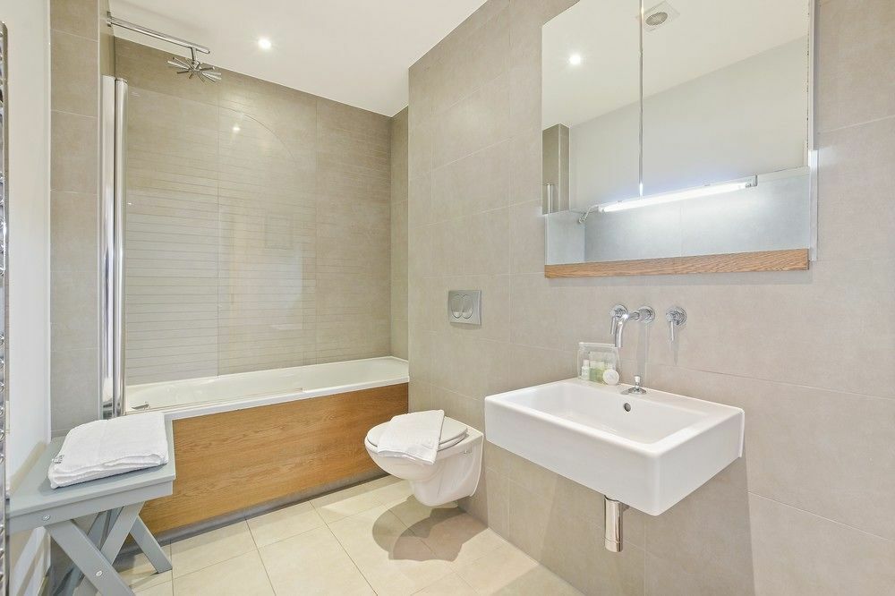 Stylish 2 Bedroom Flat With Balcony In London Bagian luar foto