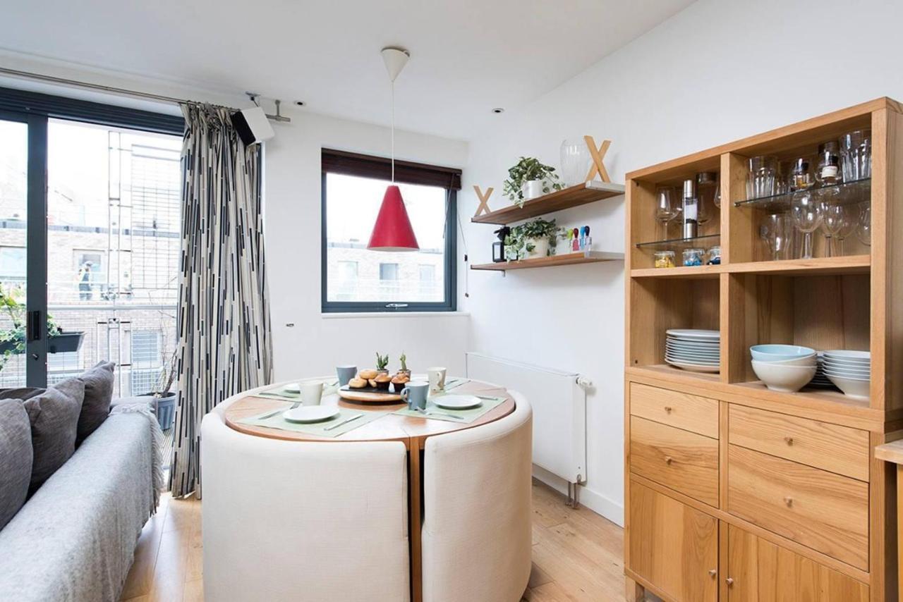 Stylish 2 Bedroom Flat With Balcony In London Bagian luar foto