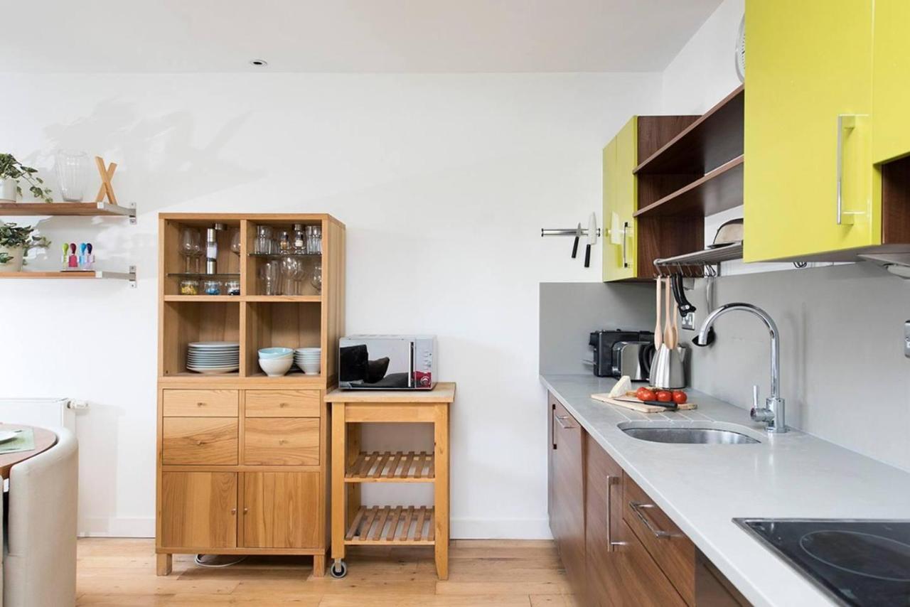 Stylish 2 Bedroom Flat With Balcony In London Bagian luar foto