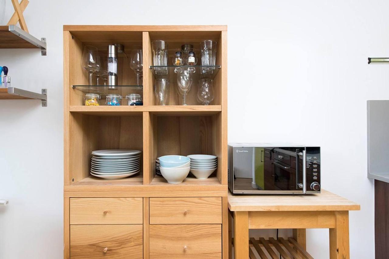 Stylish 2 Bedroom Flat With Balcony In London Bagian luar foto